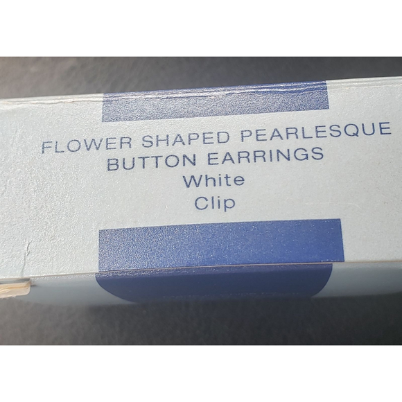 Vintage Avon flower shaped pearlesque button rhinestone clip on earrings - Picture 4 of 4